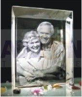 Portrait in 3D in crystal done by laser machine